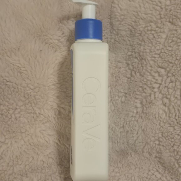 CeraVe Daily Moisturizing Lotion (For Normal to Dry Skin) 12 fl oz. - Picture 3 of 4